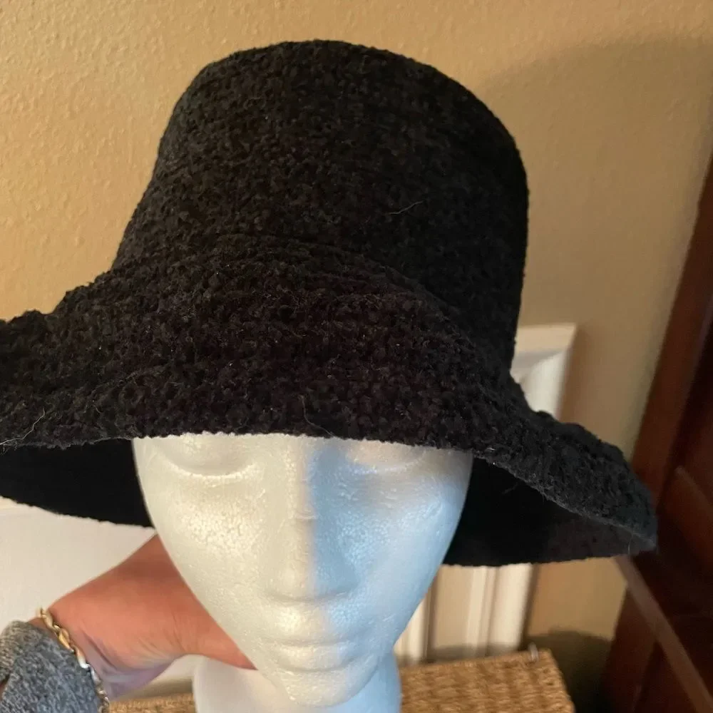 BETMAR New York Women’s Black Knit Hat - Picture 2 of 13